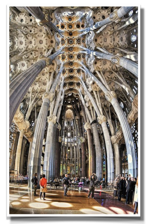 Sagrada_familia_inside